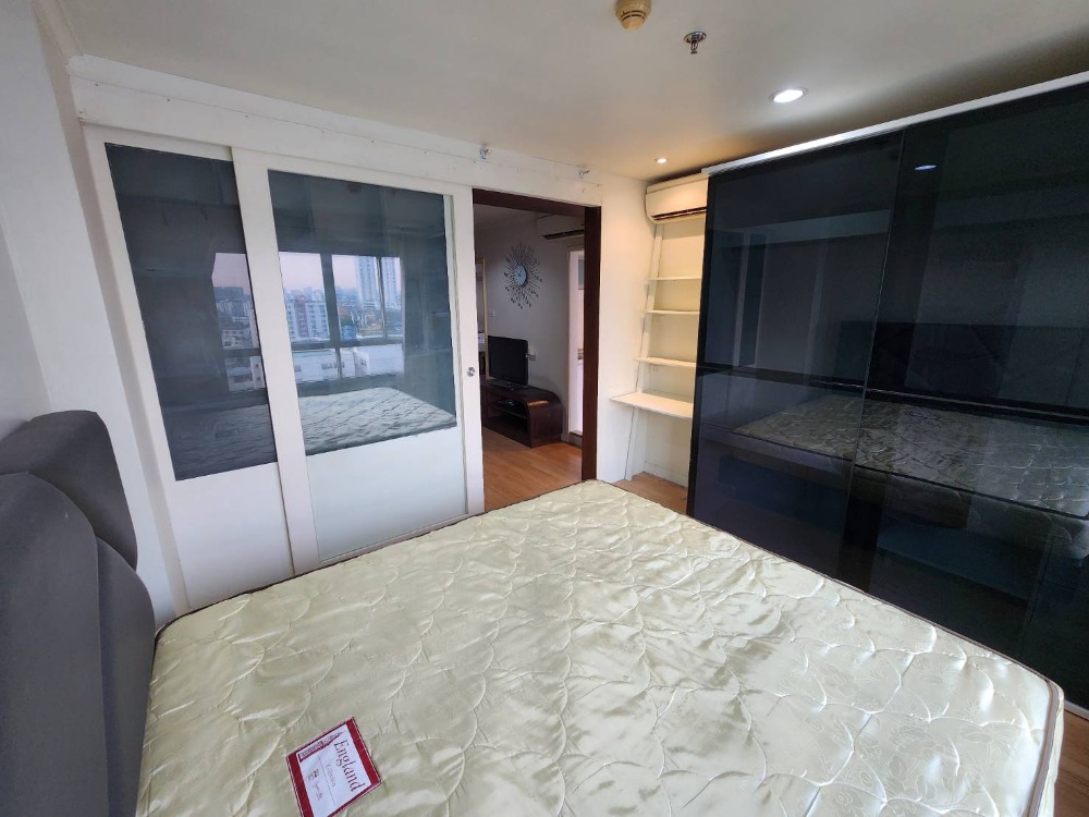 ขายคอนโดพระราม 8 สามเสน ราชวัตร : SNS002 **ลดราคาเหลือ 1.7 ล้าน ขายพร้อมอยู่**ขายถูก ลุมพินี เพลส พระราม 8 ชั้น12A(สูงที่สุดในอาคาร) ห้องบิวด์อินมีที่เก็บของเยอะ 35 ตารางเมตร ++ซื้ออยู่เองก็ได้ ซื้อลงทุนก็คุ้มมีผู้เช่าตลอด++