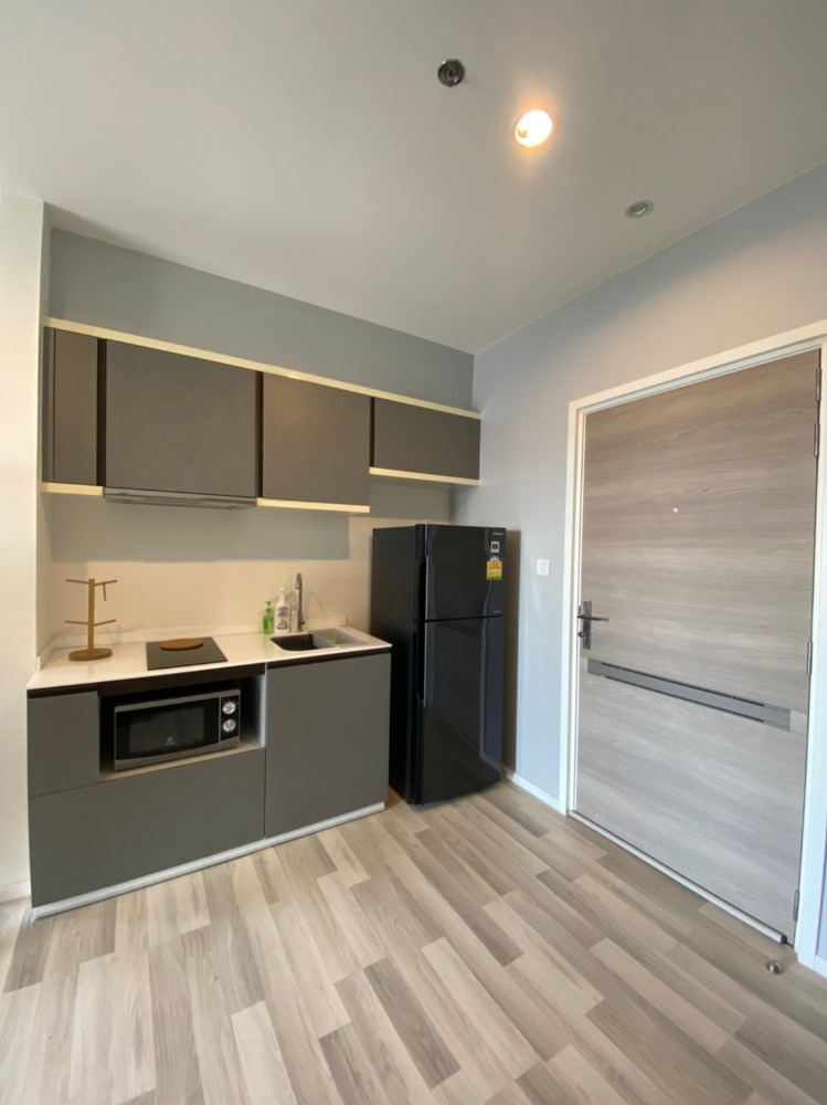 ขายคอนโดสาทร นราธิวาส : ห้องสวย เหมือนใหม่ เดอะคีย์ สาทร-เจริญราษฎร์ ห้อง 33 ตร.ม. ชั้น 8 วิวโล่ง ราคา 3.39 ล้าน เฟอร์ครบ