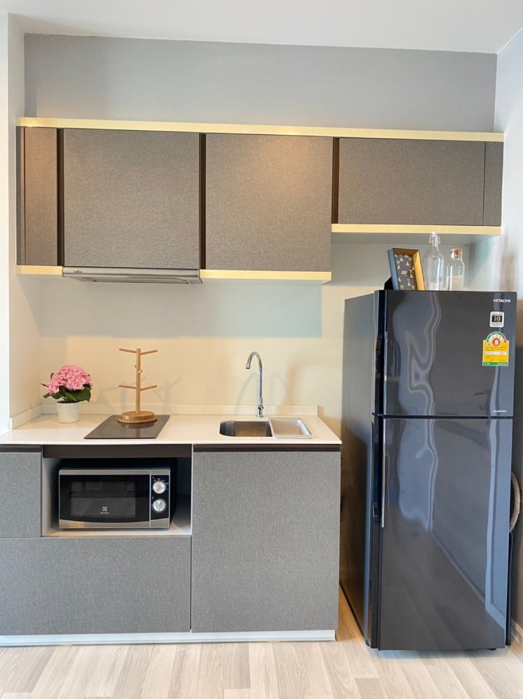 ขายคอนโดสาทร นราธิวาส : ห้องสวย เหมือนใหม่ เดอะคีย์ สาทร-เจริญราษฎร์ ห้อง 33 ตร.ม. ชั้น 8 วิวโล่ง ราคา 3.39 ล้าน เฟอร์ครบ