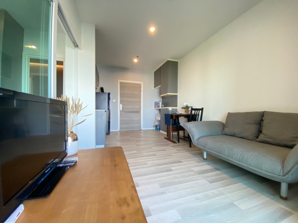 ขายคอนโดสาทร นราธิวาส : ห้องสวย เหมือนใหม่ เดอะคีย์ สาทร-เจริญราษฎร์ ห้อง 33 ตร.ม. ชั้น 8 วิวโล่ง ราคา 3.39 ล้าน เฟอร์ครบ