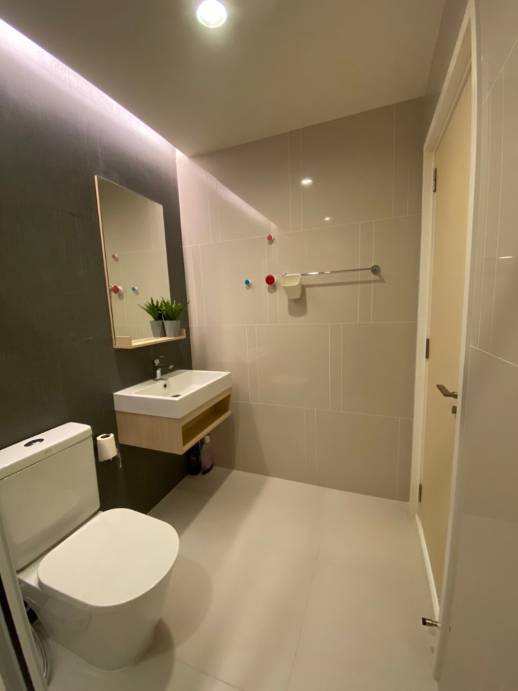 ขายคอนโดสาทร นราธิวาส : ห้องสวย เหมือนใหม่ เดอะคีย์ สาทร-เจริญราษฎร์ ห้อง 33 ตร.ม. ชั้น 8 วิวโล่ง ราคา 3.39 ล้าน เฟอร์ครบ