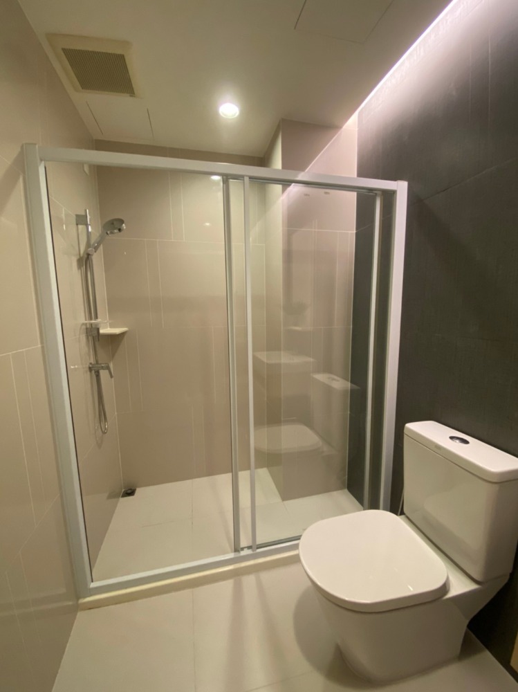 ขายคอนโดสาทร นราธิวาส : ห้องสวย เหมือนใหม่ เดอะคีย์ สาทร-เจริญราษฎร์ ห้อง 33 ตร.ม. ชั้น 8 วิวโล่ง ราคา 3.39 ล้าน เฟอร์ครบ