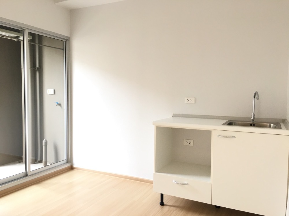 For RentCondoRattanathibet, Sanambinna : For rent Plum Condo Samakkhi (Plum Condo Samakkhi) empty room 4300 including common areas.