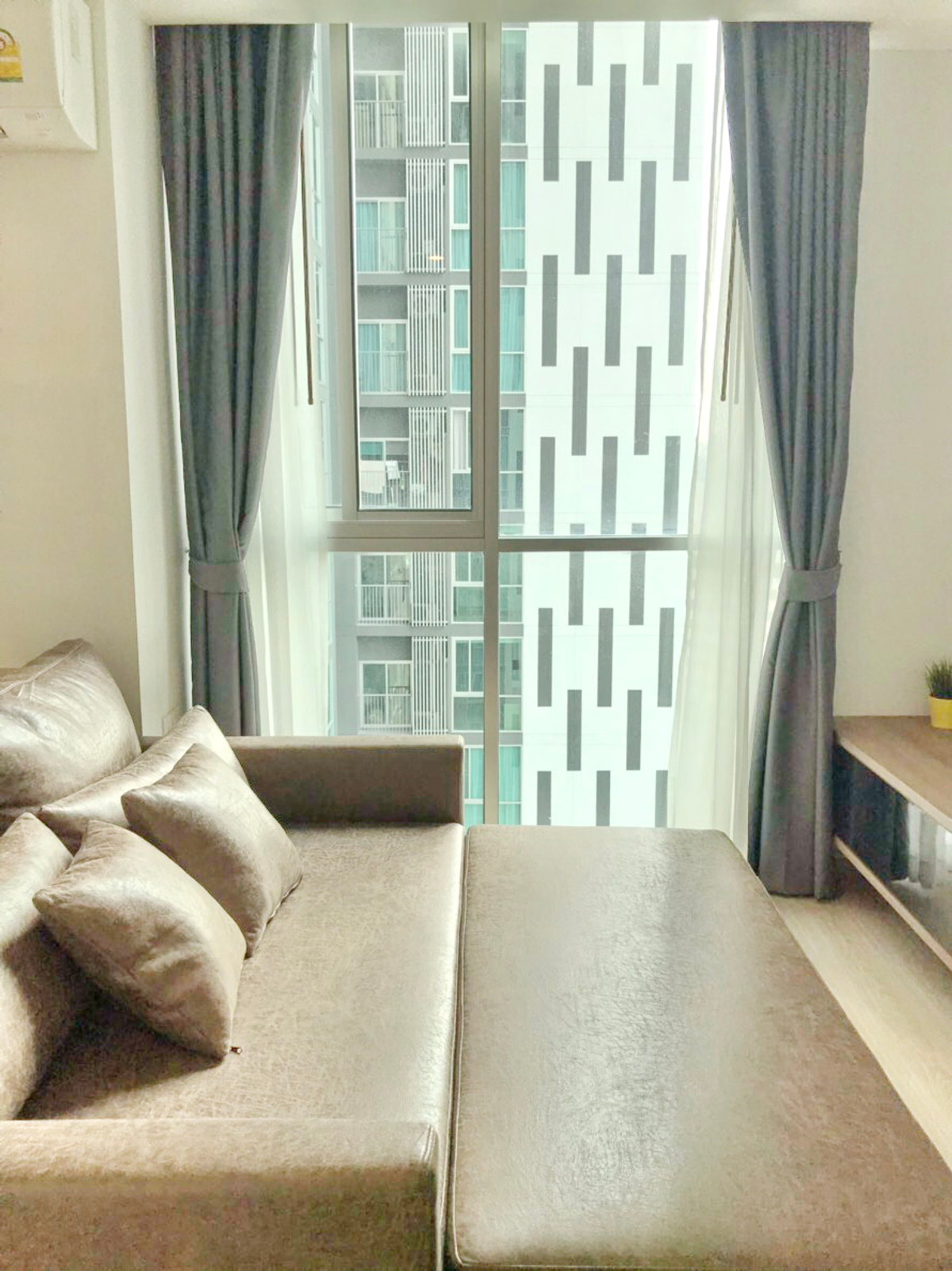 For RentCondoRatchadapisek, Huaikwang, Suttisan : 1118-A😊 For RENT ให้เช่า 1 ห้องนอน🚄ใกล้ MRT ศูนย์วัฒนธรรม 🏢โนเบิล รีวอลฟ์ รัชดา Noble Revolve Ratchada 🔔พื้นที่:52.00ตร.ม.💲เช่า:22,000฿📞O99-5919653,O86-454O477✅LineID:@sureresidence