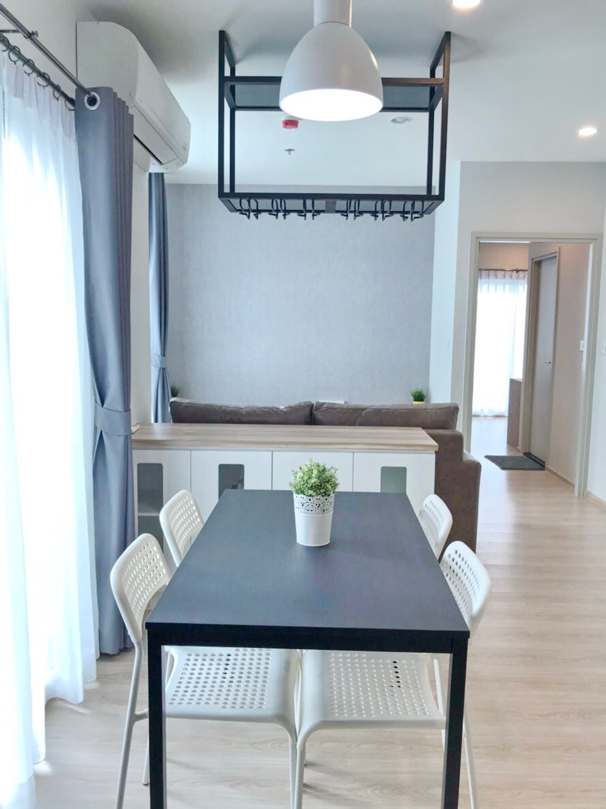 For RentCondoRatchadapisek, Huaikwang, Suttisan : 1118-A😊 For RENT ให้เช่า 1 ห้องนอน🚄ใกล้ MRT ศูนย์วัฒนธรรม 🏢โนเบิล รีวอลฟ์ รัชดา Noble Revolve Ratchada 🔔พื้นที่:52.00ตร.ม.💲เช่า:22,000฿📞O99-5919653,O86-454O477✅LineID:@sureresidence