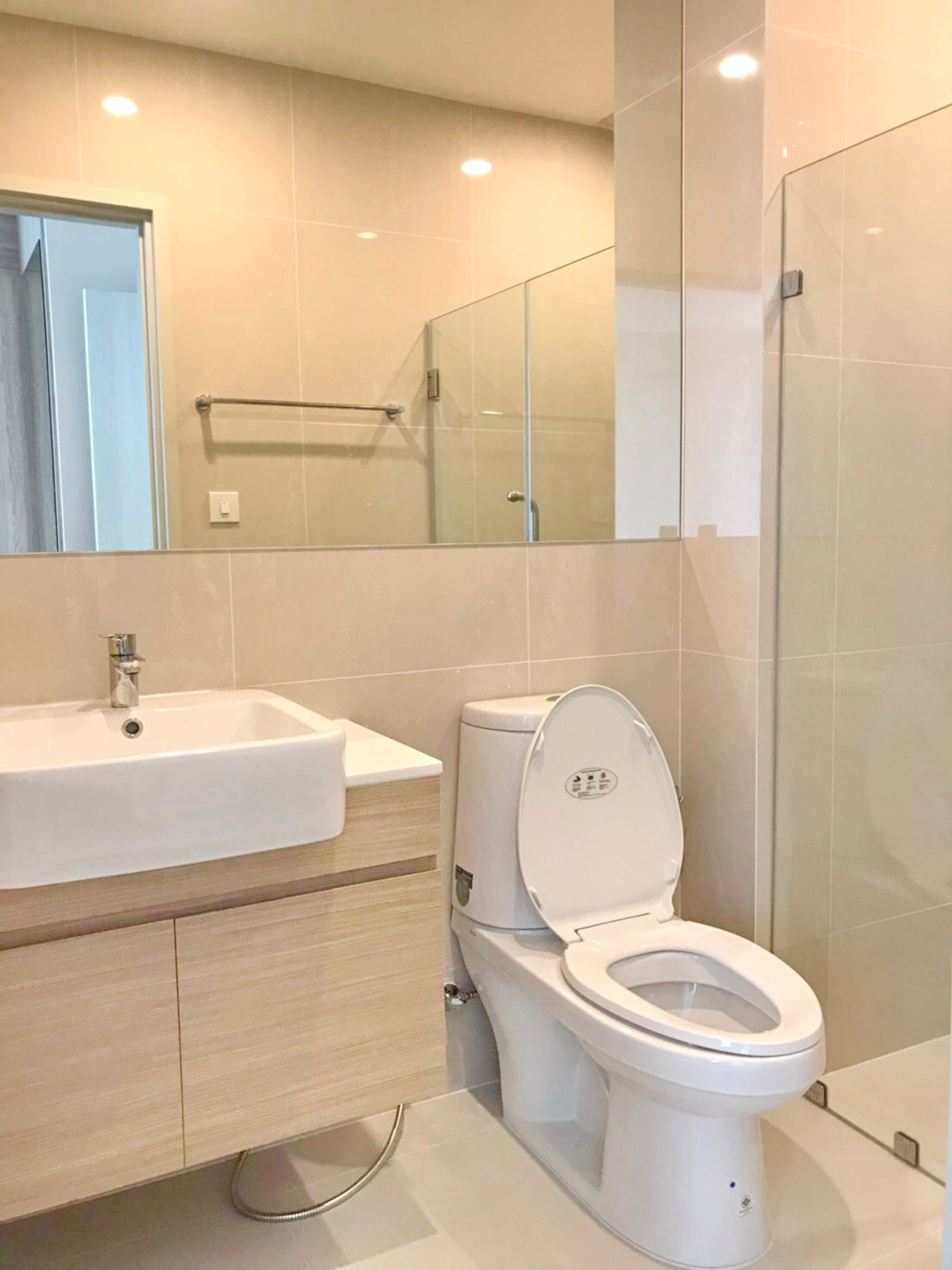 For RentCondoRatchadapisek, Huaikwang, Suttisan : 1118-A😊 For RENT ให้เช่า 1 ห้องนอน🚄ใกล้ MRT ศูนย์วัฒนธรรม 🏢โนเบิล รีวอลฟ์ รัชดา Noble Revolve Ratchada 🔔พื้นที่:52.00ตร.ม.💲เช่า:22,000฿📞O99-5919653,O86-454O477✅LineID:@sureresidence