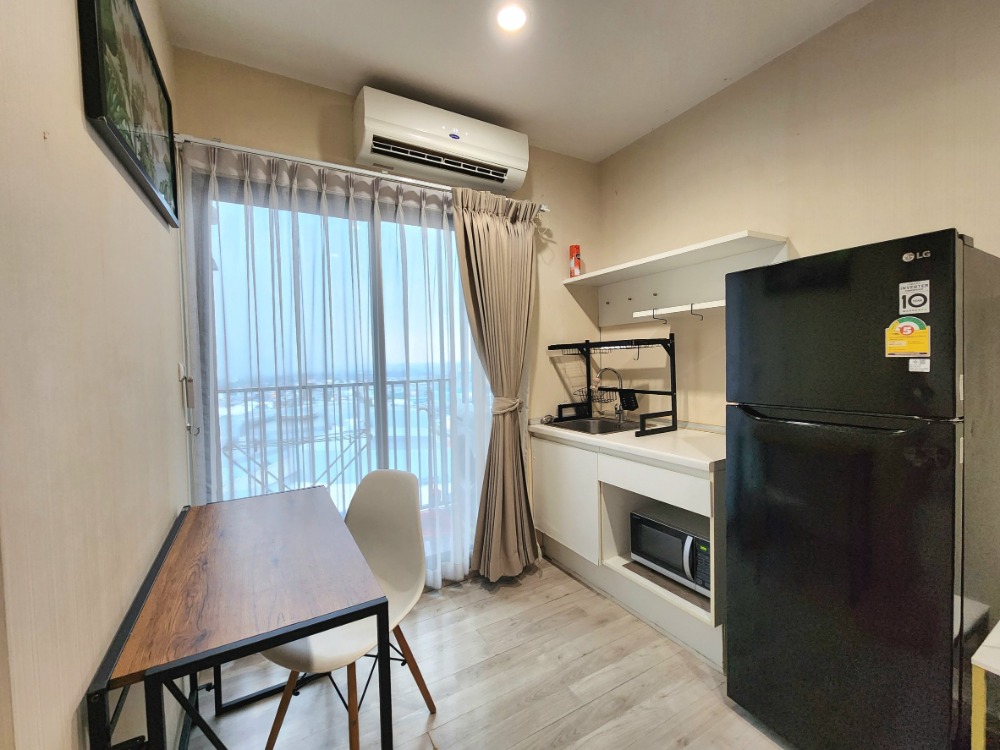 For RentCondoNonthaburi, Bang Yai, Bangbuathong : **Status as shown in the cover photo** **The room is now available. Newly decorated, ready to move in** For rent: Plum condo central, has washing machine, 2nd, 3rd, 7th floor, Central view, Ikea. There are still rooms available.