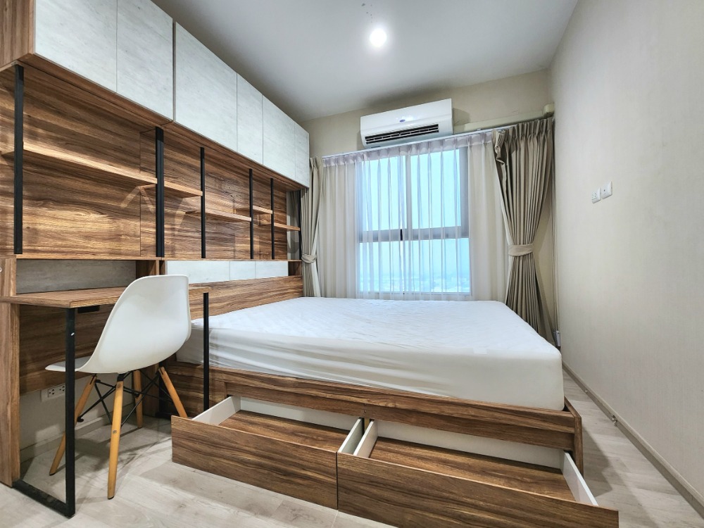 For RentCondoNonthaburi, Bang Yai, Bangbuathong : **Status as shown in the cover photo** **The room is now available. Newly decorated, ready to move in** For rent: Plum condo central, has washing machine, 2nd, 3rd, 7th floor, Central view, Ikea. There are still rooms available.