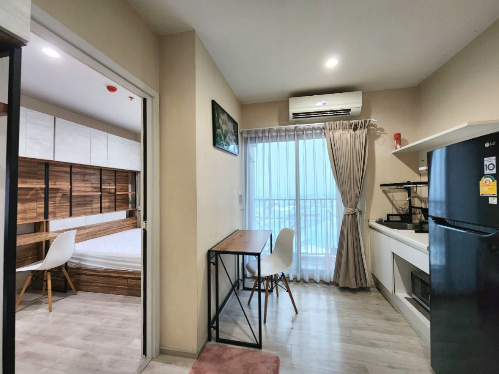 For RentCondoNonthaburi, Bang Yai, Bangbuathong : **Status as shown in the cover photo** **The room is now available. Newly decorated, ready to move in** For rent: Plum condo central, has washing machine, 2nd, 3rd, 7th floor, Central view, Ikea. There are still rooms available.