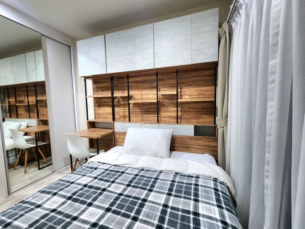 For RentCondoNonthaburi, Bang Yai, Bangbuathong : **Status as shown in the cover photo** **The room is now available. Newly decorated, ready to move in** For rent: Plum condo central, has washing machine, 2nd, 3rd, 7th floor, Central view, Ikea. There are still rooms available.