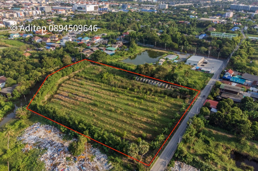 For SaleLandRama5, Ratchapruek, Bangkruai : Ratchaphruek land for sale, almost 9 rai, land near the Purple Line MRT. Bang Rak Yai, Bang Bua Thong Station can be entered and exited in 2 ways, both on Rattanathibet Road. and Ratchaphruek Road