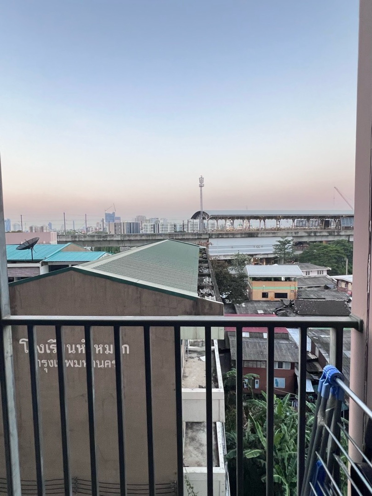 ให้เช่าคอนโดพัฒนาการ ศรีนครินทร์ : ให้เช่า ริชพาร์ค ทริปเปิ้ลสเตชั่น ศรีนครินทร์ ใกล้ ARLและสายสีเหลือง สถานีหัวหมาก