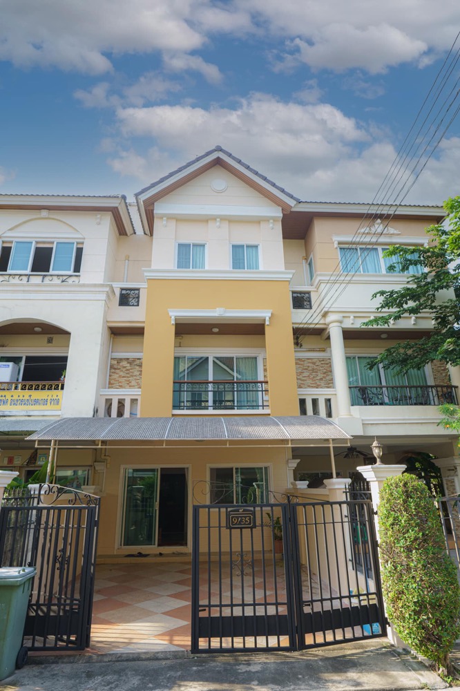 For SaleTownhomeChaengwatana, Muangthong : Townhome Prachachuen, on the main road, luxury condition, cheap price.