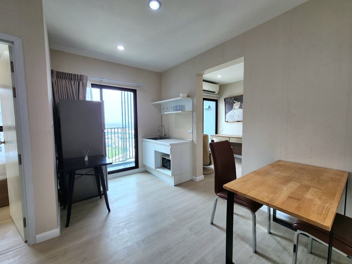 For RentCondoNonthaburi, Bang Yai, Bangbuathong : Condition is as shown in the cover photo** Price can be negotiated!! There is a washing machine. and water filter** 2 bedroom room for rent with very complete items, Plum Condo Central Station Phase 1, the owner is very kind!!