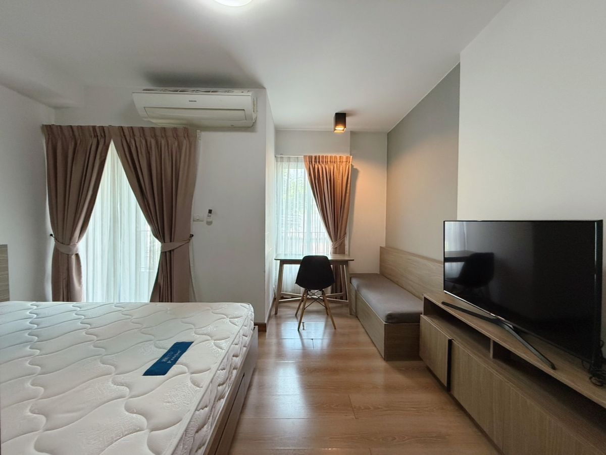 For RentCondoKasetsart, Ratchayothin : Condo for rent, Chapter One The Campus Kaset, Chapter One The Campus Kaset, near Kasetsart University, Bangkhen, only 200 meters and near BTS Sanam Khen Station, only 100 meters.