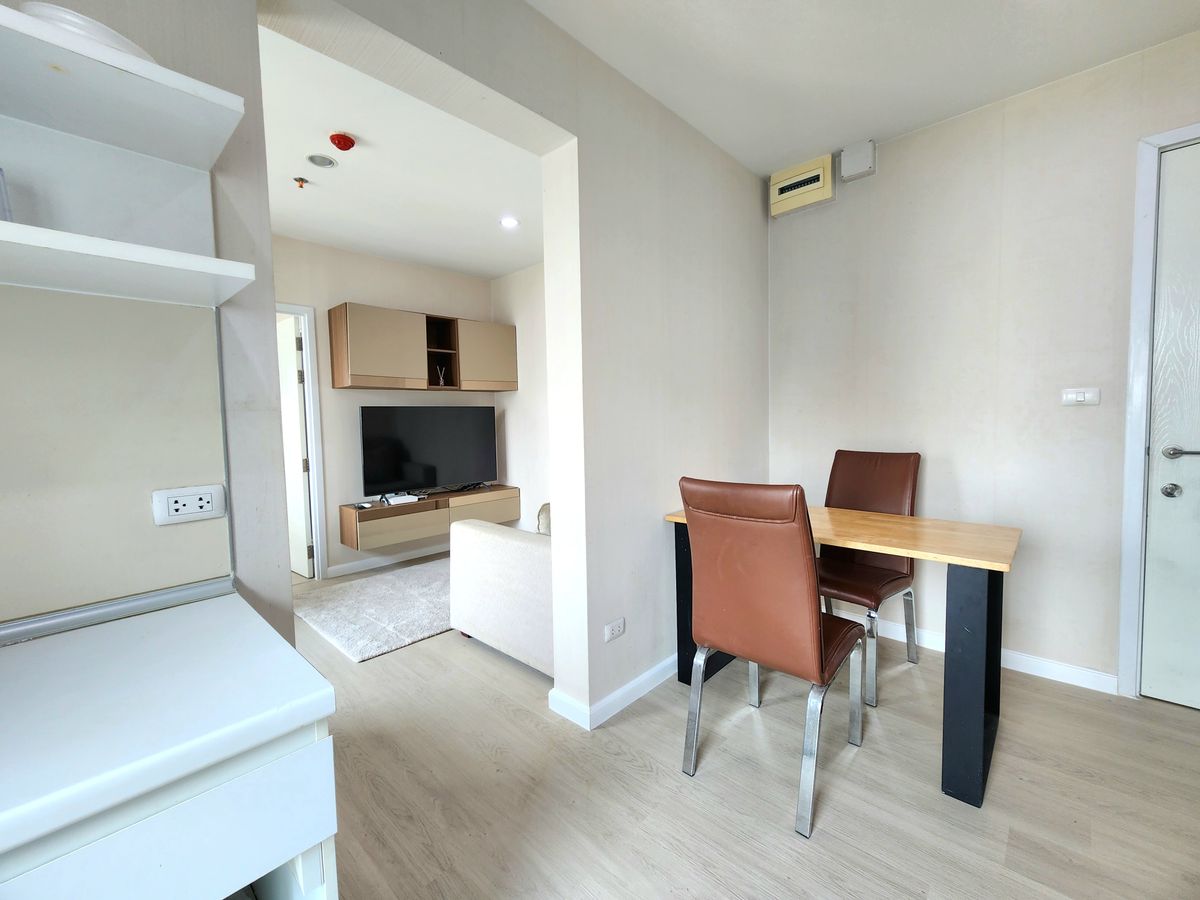 For RentCondoNonthaburi, Bang Yai, Bangbuathong : Condition is as shown in the cover photo** Price can be negotiated!! There is a washing machine. and water filter** 2 bedroom room for rent with very complete items, Plum Condo Central Station Phase 1, the owner is very kind!!