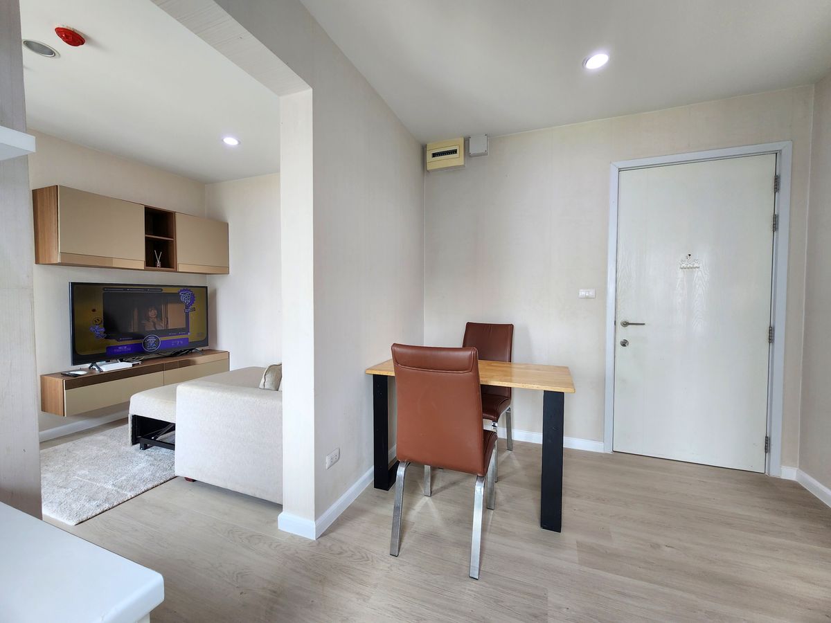 For RentCondoNonthaburi, Bang Yai, Bangbuathong : Condition is as shown in the cover photo** Price can be negotiated!! There is a washing machine. and water filter** 2 bedroom room for rent with very complete items, Plum Condo Central Station Phase 1, the owner is very kind!!