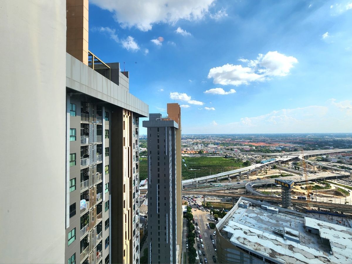 For RentCondoNonthaburi, Bang Yai, Bangbuathong : Condition is as shown in the cover photo** Price can be negotiated!! There is a washing machine. and water filter** 2 bedroom room for rent with very complete items, Plum Condo Central Station Phase 1, the owner is very kind!!