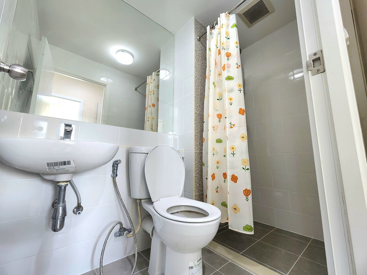 For RentCondoNonthaburi, Bang Yai, Bangbuathong : Condition is as shown in the cover photo** Price can be negotiated!! There is a washing machine. and water filter** 2 bedroom room for rent with very complete items, Plum Condo Central Station Phase 1, the owner is very kind!!