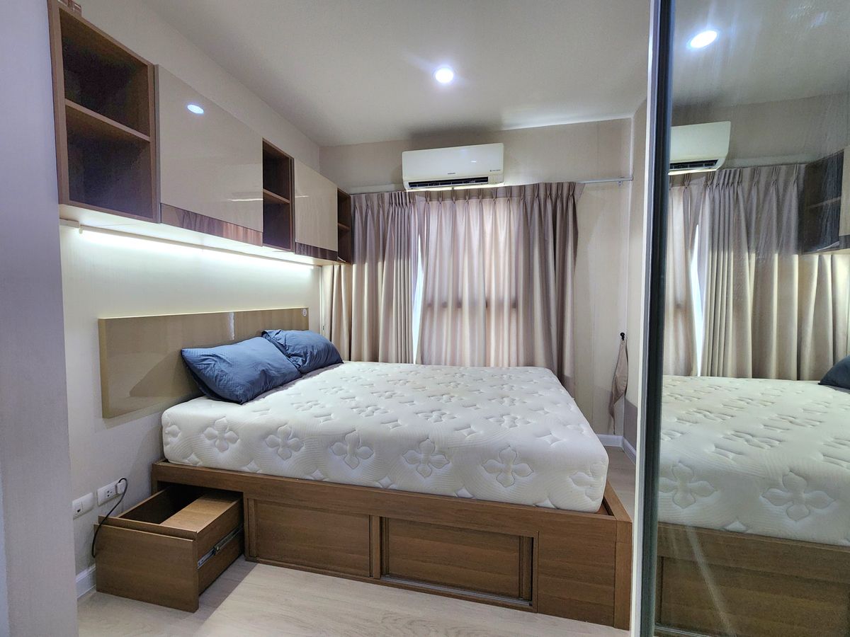 For RentCondoNonthaburi, Bang Yai, Bangbuathong : Condition is as shown in the cover photo** Price can be negotiated!! There is a washing machine. and water filter** 2 bedroom room for rent with very complete items, Plum Condo Central Station Phase 1, the owner is very kind!!