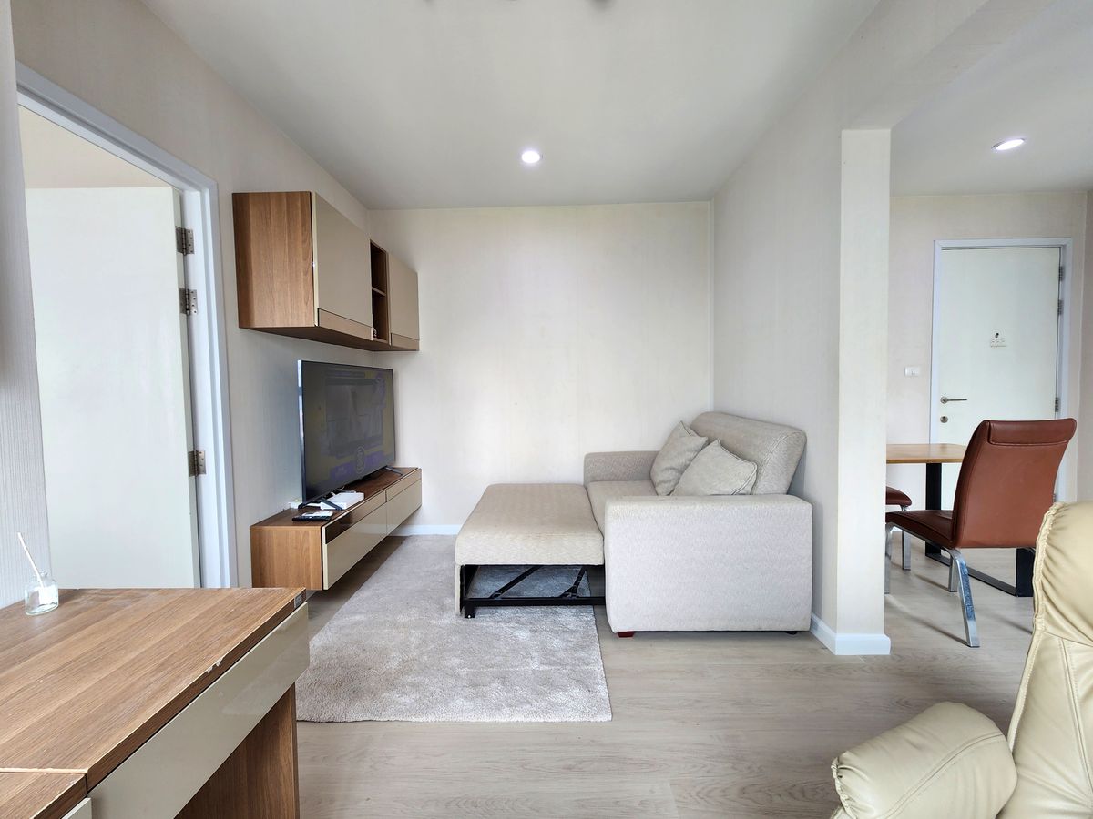 For RentCondoNonthaburi, Bang Yai, Bangbuathong : Condition is as shown in the cover photo** Price can be negotiated!! There is a washing machine. and water filter** 2 bedroom room for rent with very complete items, Plum Condo Central Station Phase 1, the owner is very kind!!