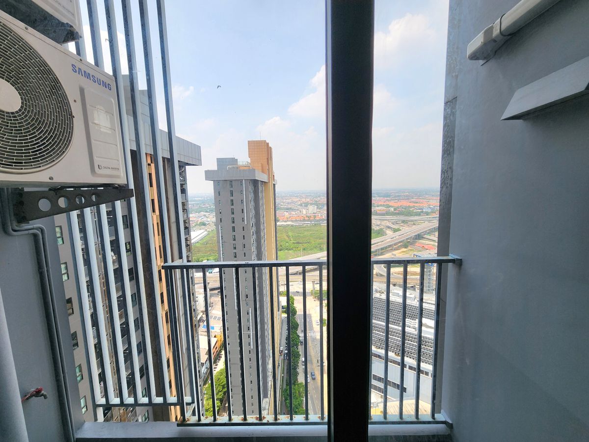 For RentCondoNonthaburi, Bang Yai, Bangbuathong : Condition is as shown in the cover photo** Price can be negotiated!! There is a washing machine. and water filter** 2 bedroom room for rent with very complete items, Plum Condo Central Station Phase 1, the owner is very kind!!