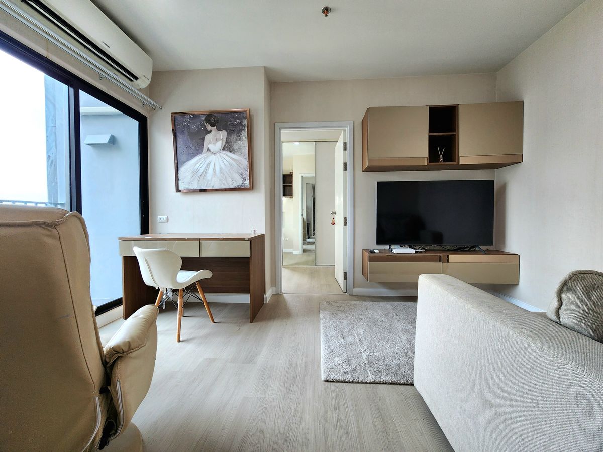 For RentCondoNonthaburi, Bang Yai, Bangbuathong : Condition is as shown in the cover photo** Price can be negotiated!! There is a washing machine. and water filter** 2 bedroom room for rent with very complete items, Plum Condo Central Station Phase 1, the owner is very kind!!