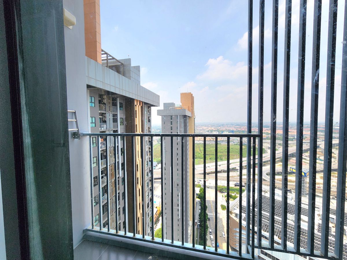 For RentCondoNonthaburi, Bang Yai, Bangbuathong : Condition is as shown in the cover photo** Price can be negotiated!! There is a washing machine. and water filter** 2 bedroom room for rent with very complete items, Plum Condo Central Station Phase 1, the owner is very kind!!