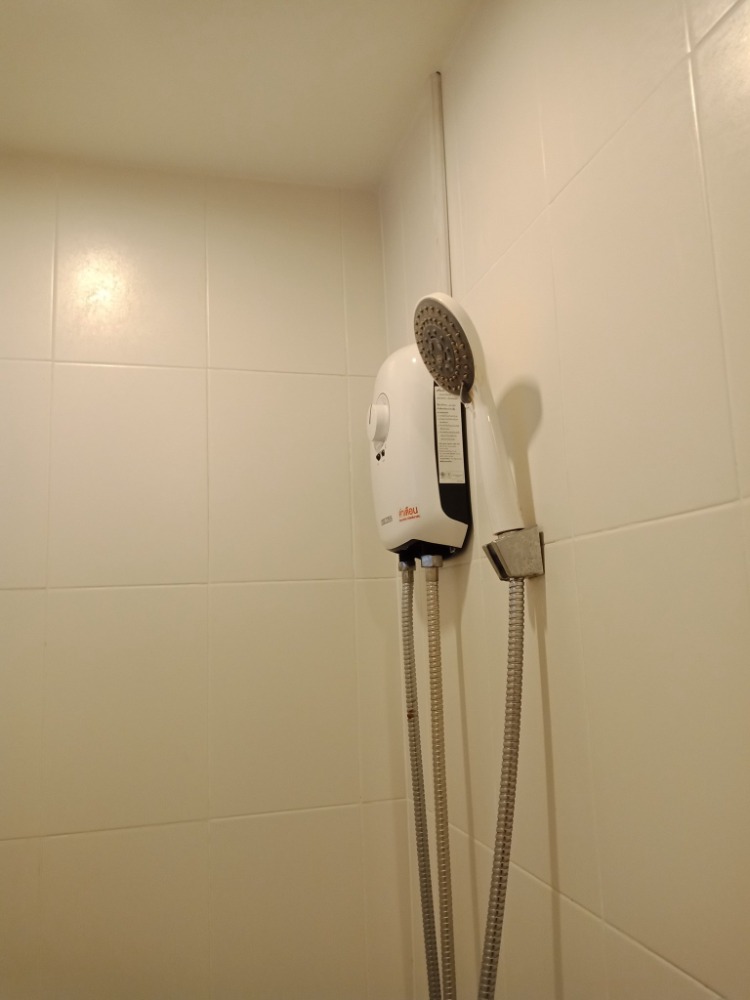 For RentCondoLadkrabang, Suwannaphum Airport : Condo for rent in front of Lat Krabang Industrial Estate, V Condo Lat Krabang (V condo Lat Krabang), Chalong Krung Road, near Lat Krabang Techno In front of Lat Krabang Industrial Estate, front building A2