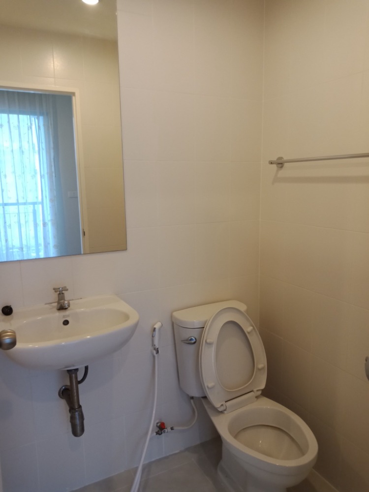 For RentCondoLadkrabang, Suwannaphum Airport : Condo for rent in front of Lat Krabang Industrial Estate, V Condo Lat Krabang (V condo Lat Krabang), Chalong Krung Road, near Lat Krabang Techno In front of Lat Krabang Industrial Estate, front building A2