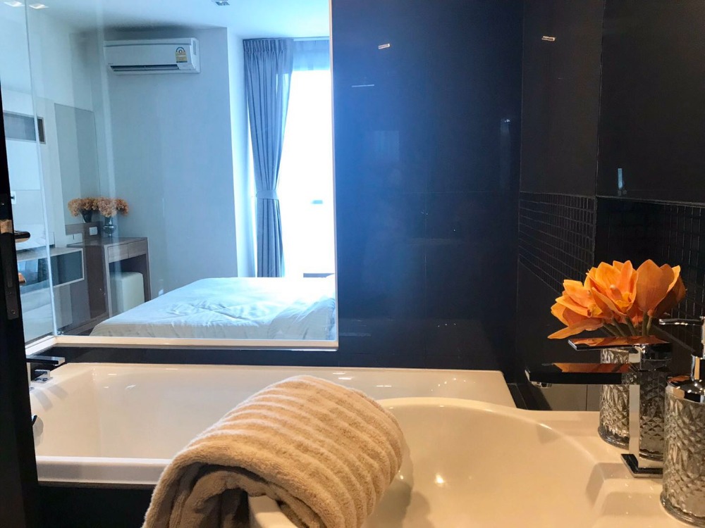 ให้เช่าคอนโดสาทร นราธิวาส : Condo rhythm sathorn  for rent