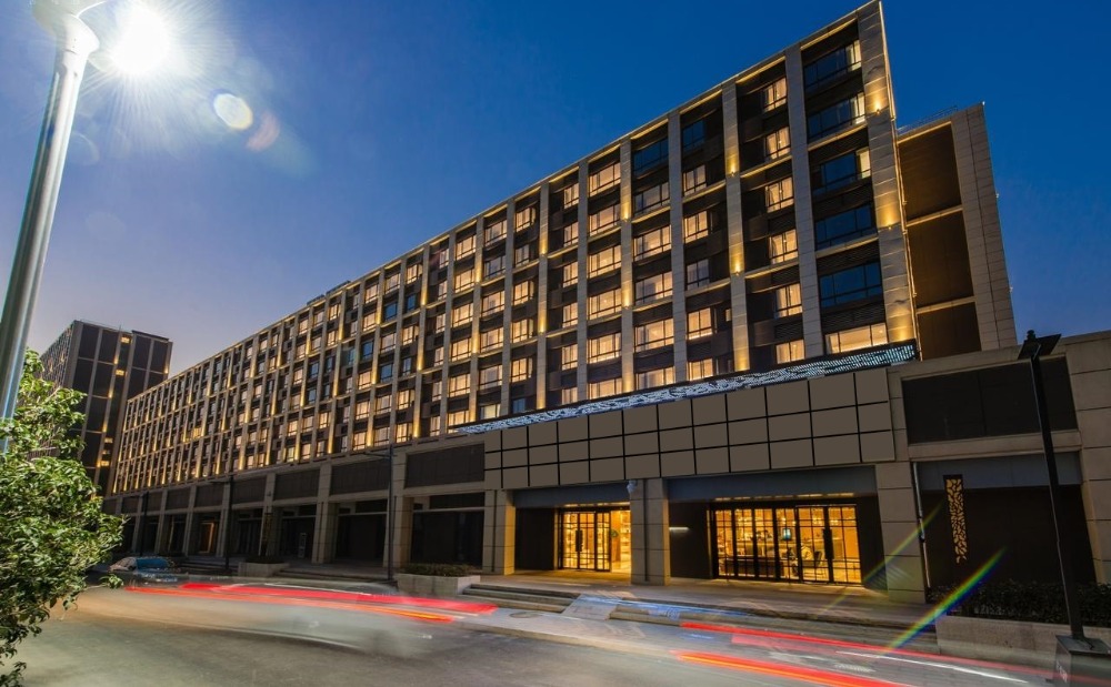 ขายกิจการโรงแรม & กิจการอพาร์ตเมนต์ปิ่นเกล้า จรัญสนิทวงศ์ : ขายโรงแรม 4 ดาว ขนาด 210 ห้อง ใกล้แม่น้ำเจ้าพระยา 600 เมตร