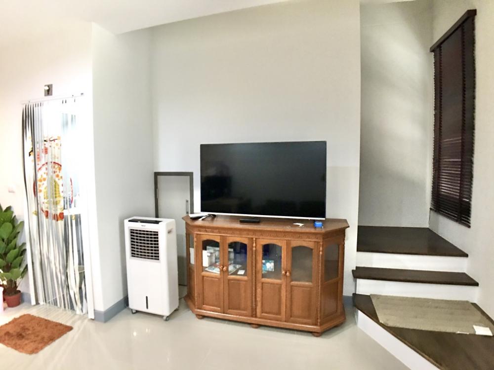 For SaleTownhomeLadkrabang, Suwannaphum Airport : For sale Sammakorn Avenue Suvarnabhumi, 4 bedrooms, Motorway Road, Expressway - Phatthana Rural 3 Krungthep Kreetha Srinakarin-Romklao Near the guardhouse swimming pool 50 meters. The new house is rarely lived in.