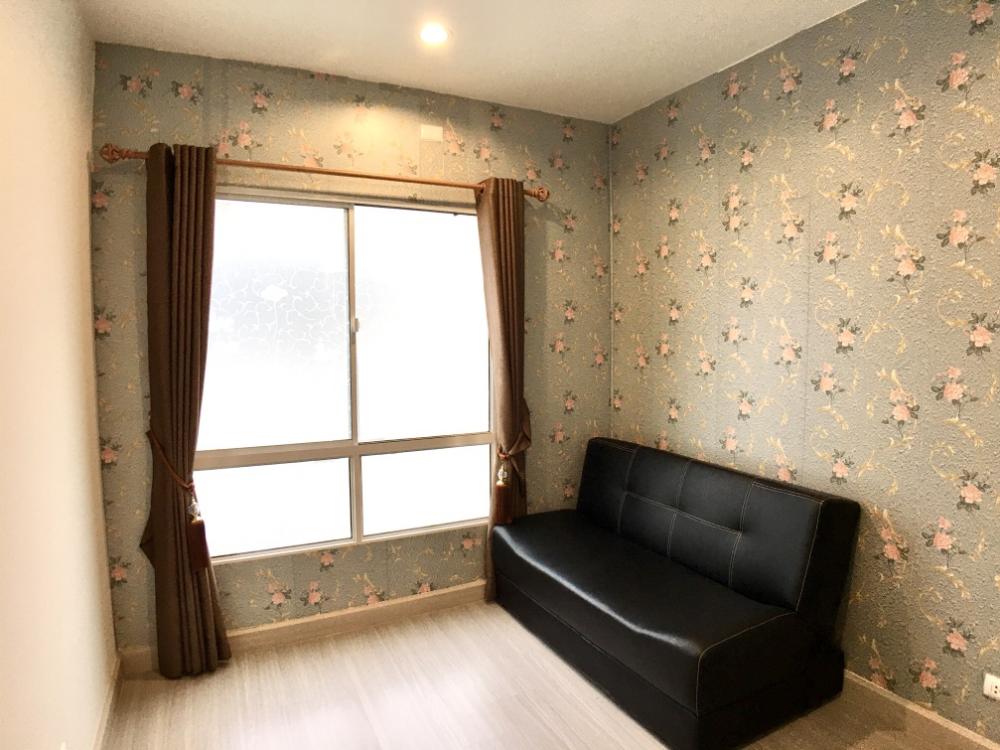 For SaleTownhomeLadkrabang, Suwannaphum Airport : For sale Sammakorn Avenue Suvarnabhumi, 4 bedrooms, Motorway Road, Expressway - Phatthana Rural 3 Krungthep Kreetha Srinakarin-Romklao Near the guardhouse swimming pool 50 meters. The new house is rarely lived in.