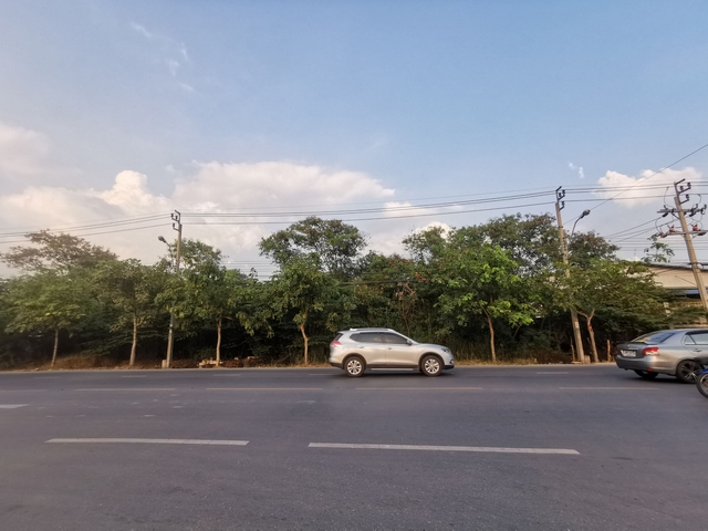 ขายที่ดินพระราม 2 บางขุนเทียน : ขายที่ดินเปล่า 3-2-0 ไร่ ใกล้แยกบางบอน 5 ติดถนน 2 ด้าน ริมถนนเอกชัย 131 กว้าง 57 เมตร