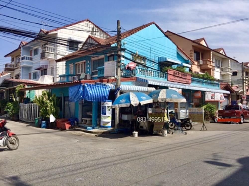 For SaleHome OfficeNawamin, Ramindra : Home office for sale in Hathairat Modified side to 5 units, 29 sq m, Suphawan Village, beginning of the project next to Main Yai Road. Can be rented out for any type of business.