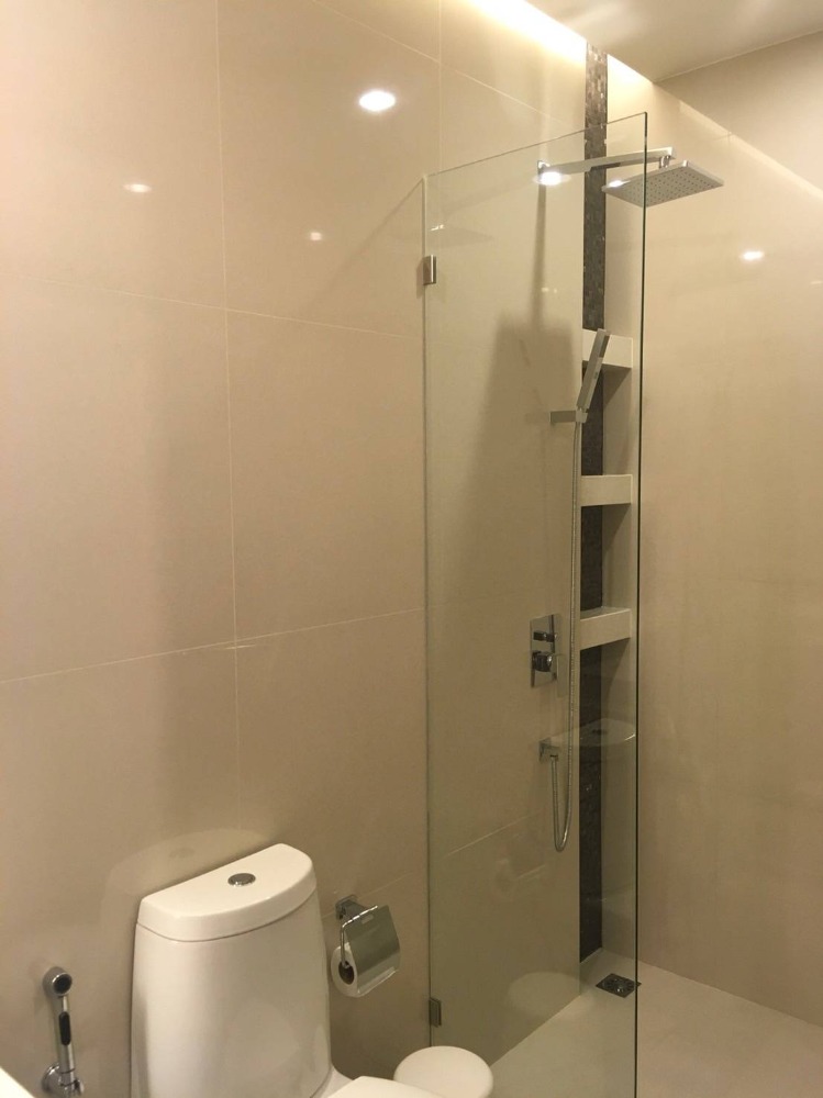 For RentCondoSathorn, Narathiwat : Condo menam residence for rent