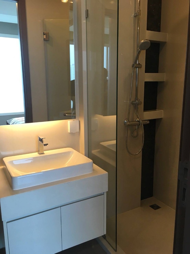 For RentCondoSathorn, Narathiwat : Condo menam residence for rent