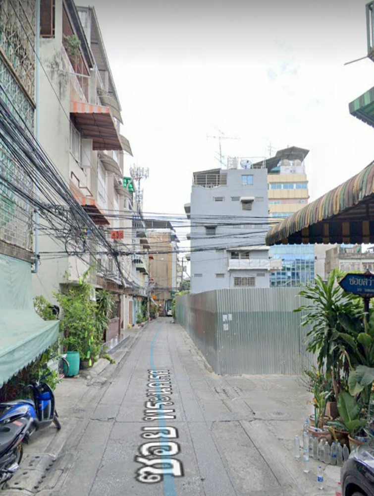 For SaleLandSilom, Saladaeng, Bangrak : Land for sale, Si Phraya, Bang Rak, Soi Sawang 7, central location, community area, near the expressway, area 226 square wah, price 45.2 million baht.