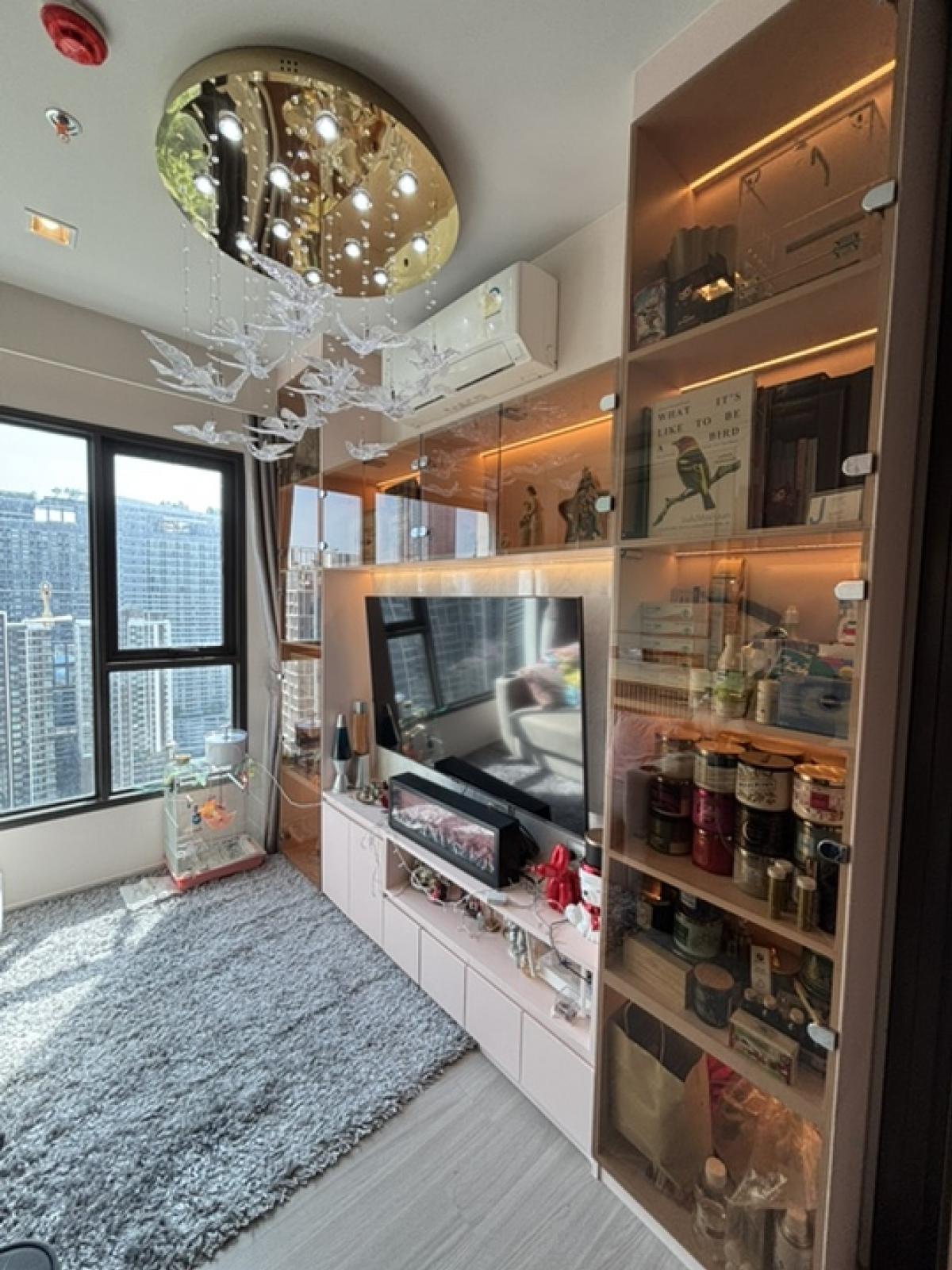 ให้เช่าคอนโดพระราม 9 เพชรบุรีตัดใหม่ RCA : เจ้าของอยู่เอง ห้องใหม่มาก  🏢 For Rent: Life Asoke - Rama 9 | Stylish Urban Condo in Prime Location 🏢