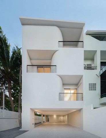 For SaleHouseRatchadapisek, Huaikwang, Suttisan : For sale, 3-storey detached house, newly built, area 63 sq.w., Ratchada-Ladprao-Senanikhom area, Soi Ratchadaphisek 42, near BTS Ratchayothin, Phahon Yothin 24, MRT Lat Phrao, suitable for home office or residence, separated into sections, can accommodate