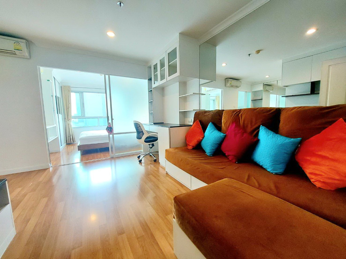 For RentCondoRama9, Petchburi, RCA : 1047-A😊 For RENT 1 bedroom for rent 🚄 near MRT Phetchaburi 🏢 Lumpini Place Rama 9-Ratchada, Lumpini Place rama 9-Ratchada, Area: 34.00 sq m. Rent: 13,500.- baht 📞: 099-5919653✅LineID: @sureresidence