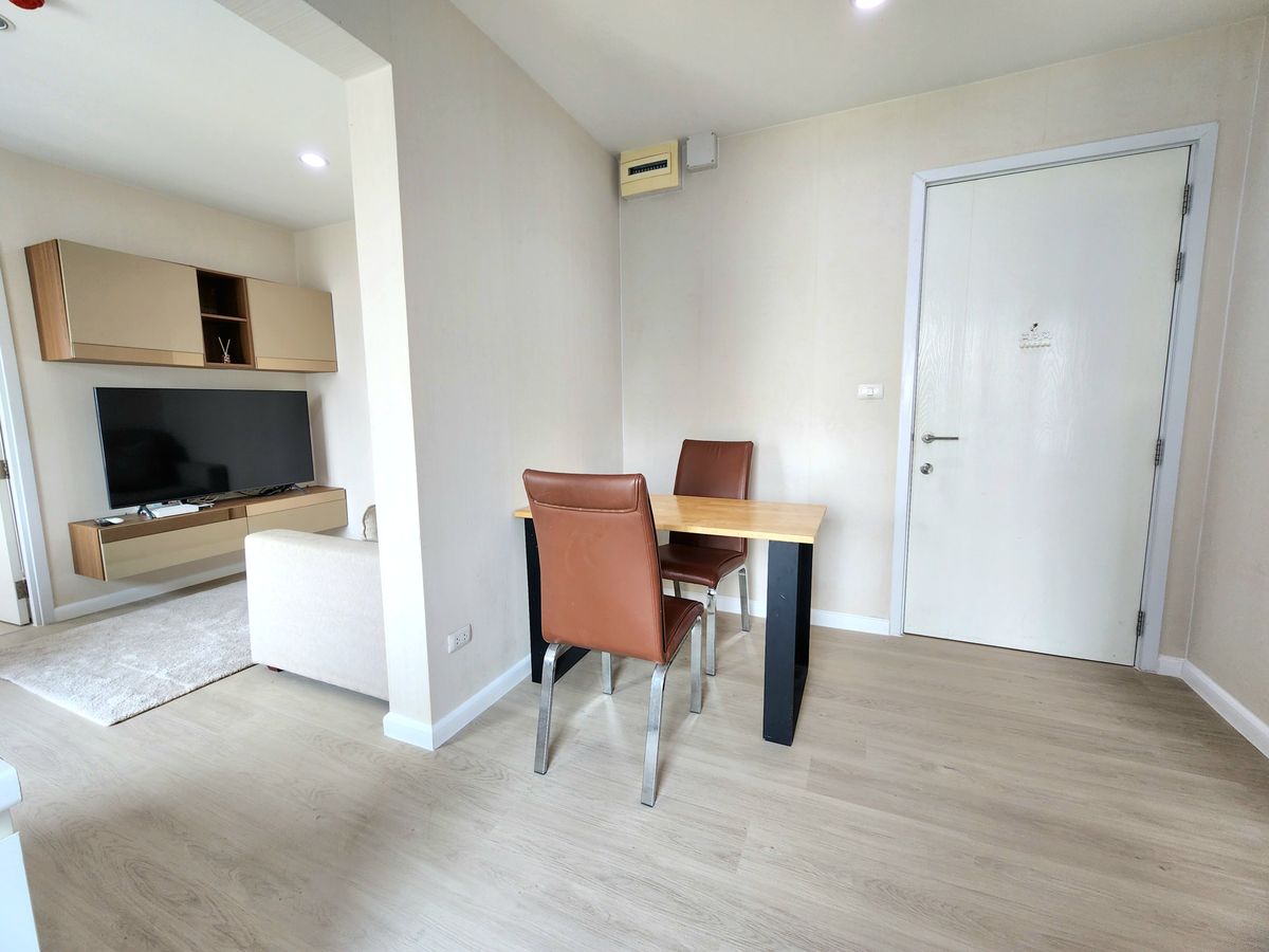 For RentCondoNonthaburi, Bang Yai, Bangbuathong : Condition is as shown in the cover photo** Price can be negotiated!! There is a washing machine. and water filter** 2 bedroom room for rent with very complete items, Plum Condo Central Station Phase 1, the owner is very kind!!