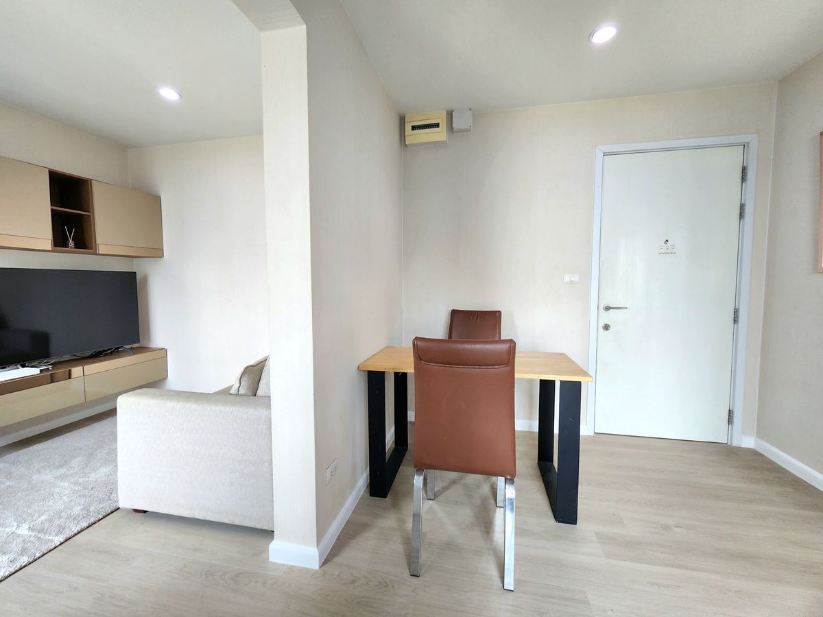 For RentCondoNonthaburi, Bang Yai, Bangbuathong : Condition is as shown in the cover photo** Price can be negotiated!! There is a washing machine. and water filter** 2 bedroom room for rent with very complete items, Plum Condo Central Station Phase 1, the owner is very kind!!
