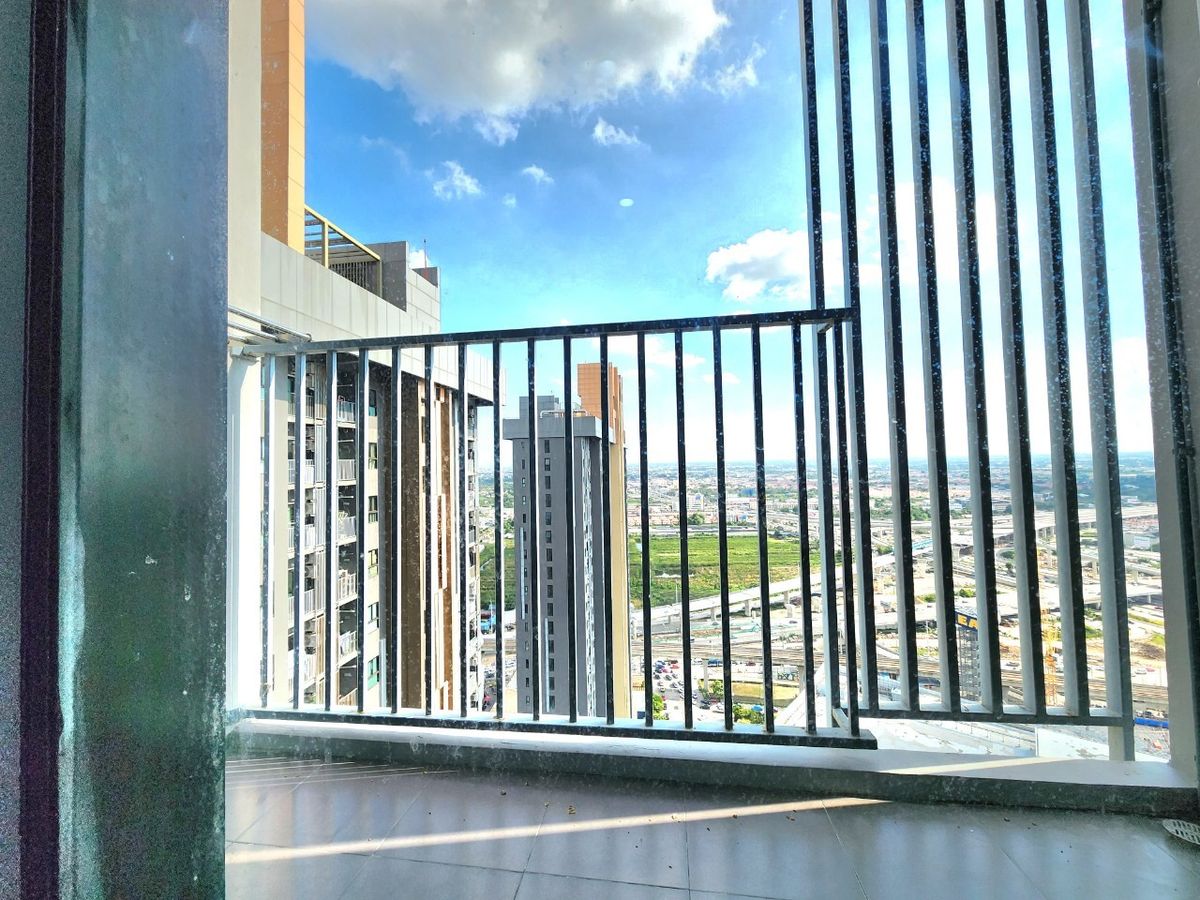 For RentCondoNonthaburi, Bang Yai, Bangbuathong : Condition is as shown in the cover photo** Price can be negotiated!! There is a washing machine. and water filter** 2 bedroom room for rent with very complete items, Plum Condo Central Station Phase 1, the owner is very kind!!