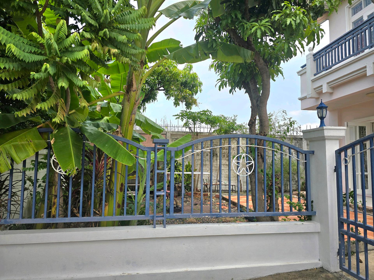 For RentHouseMin Buri, Romklao : For rent: 2-storey detached house, 65 sq m (corner), Ramkhamhaeng Road 190, near Khwan Riam Floating Market, for rent 18,000/month