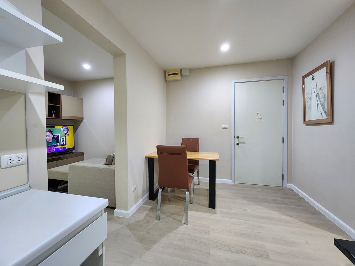 For RentCondoNonthaburi, Bang Yai, Bangbuathong : Condition is as shown in the cover photo** Price can be negotiated!! There is a washing machine. and water filter** 2 bedroom room for rent with very complete items, Plum Condo Central Station Phase 1, the owner is very kind!!