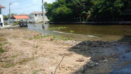 For SaleLandPinklao, Charansanitwong : Land for sale, Taling Chan, Kaew Ngoen Thong Road, 5 rai 1 ngan 32 sq m, front of the road 64 meters behind the canal, suitable for making condos, apartments