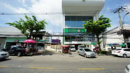 For SaleLandPinklao, Charansanitwong : Land for sale, apartment and house on Bangkhunnon road, 1 rai 1 ngan 21 sqm., suitable for condo development apartment Or office
