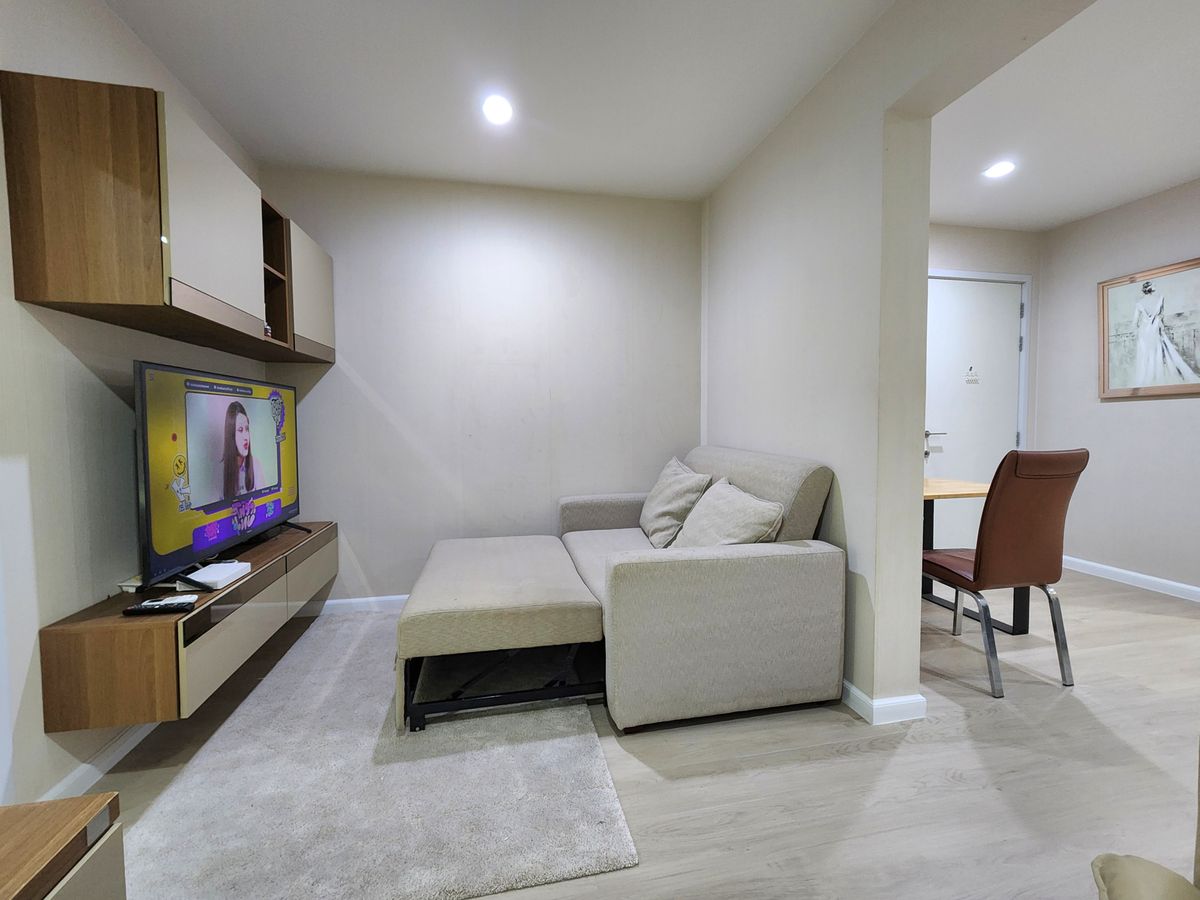 For RentCondoNonthaburi, Bang Yai, Bangbuathong : Condition is as shown in the cover photo** Price can be negotiated!! There is a washing machine. and water filter** 2 bedroom room for rent with very complete items, Plum Condo Central Station Phase 1, the owner is very kind!!